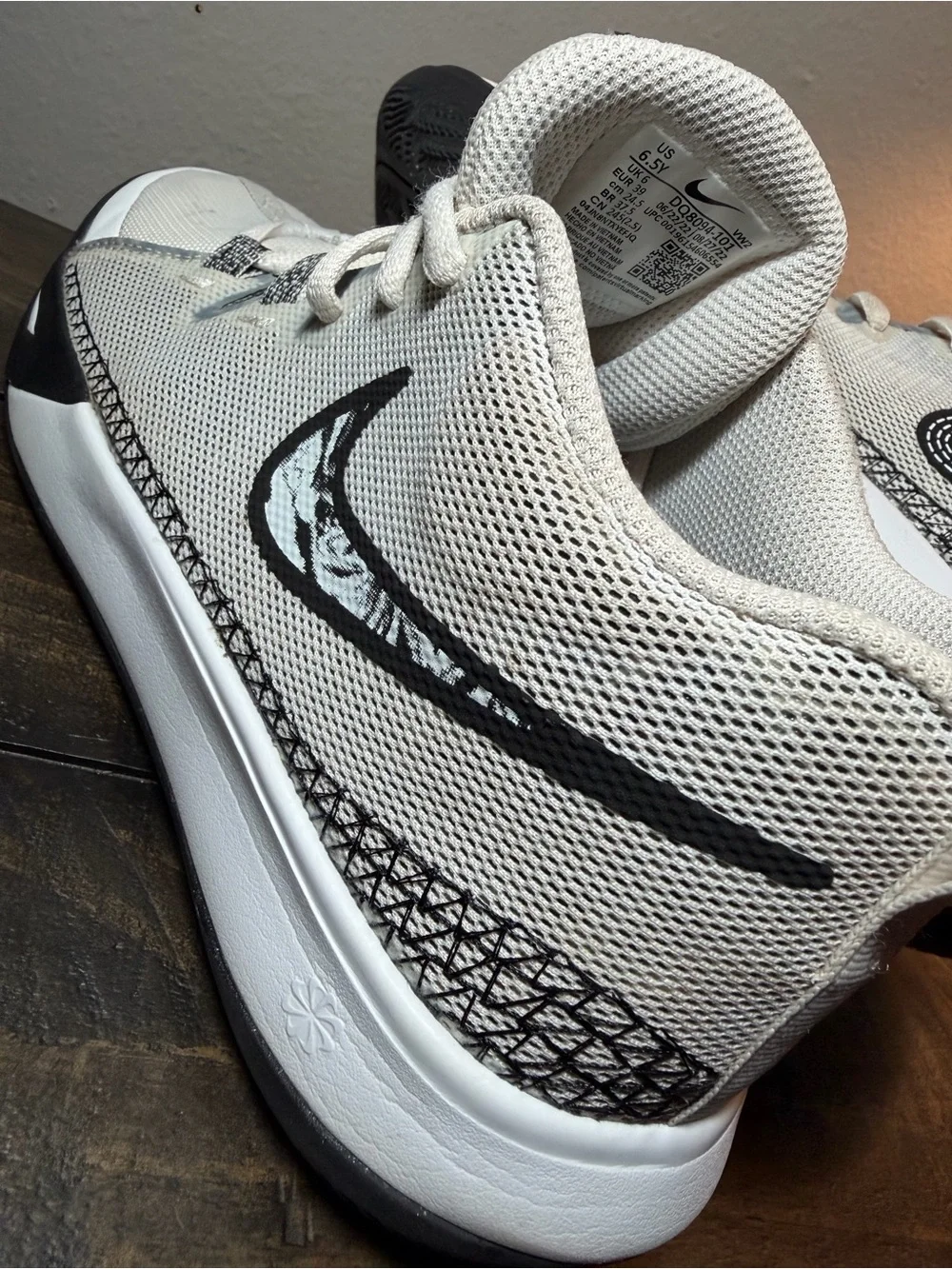 Kids Nike Kyrie Flytrap 6 GS 'White Black'.